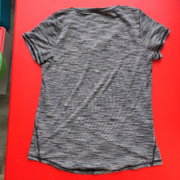 Essential Performance Tee Everair athletic grey women's size XS - Picture 3 of 5